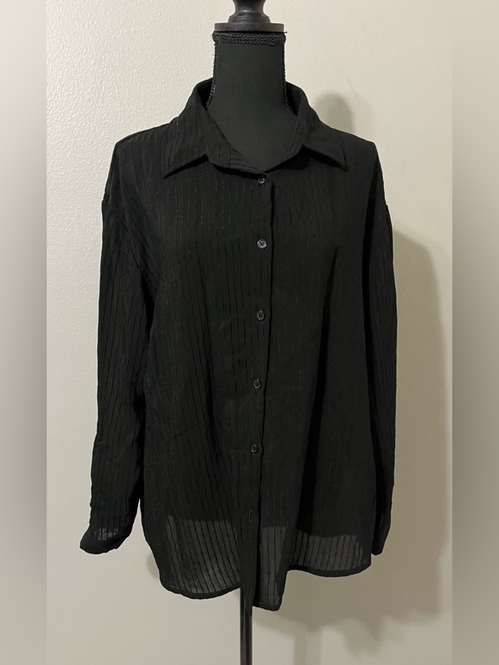 Black light weight button down shirt. Size L. Pre-Owned Condition-Great